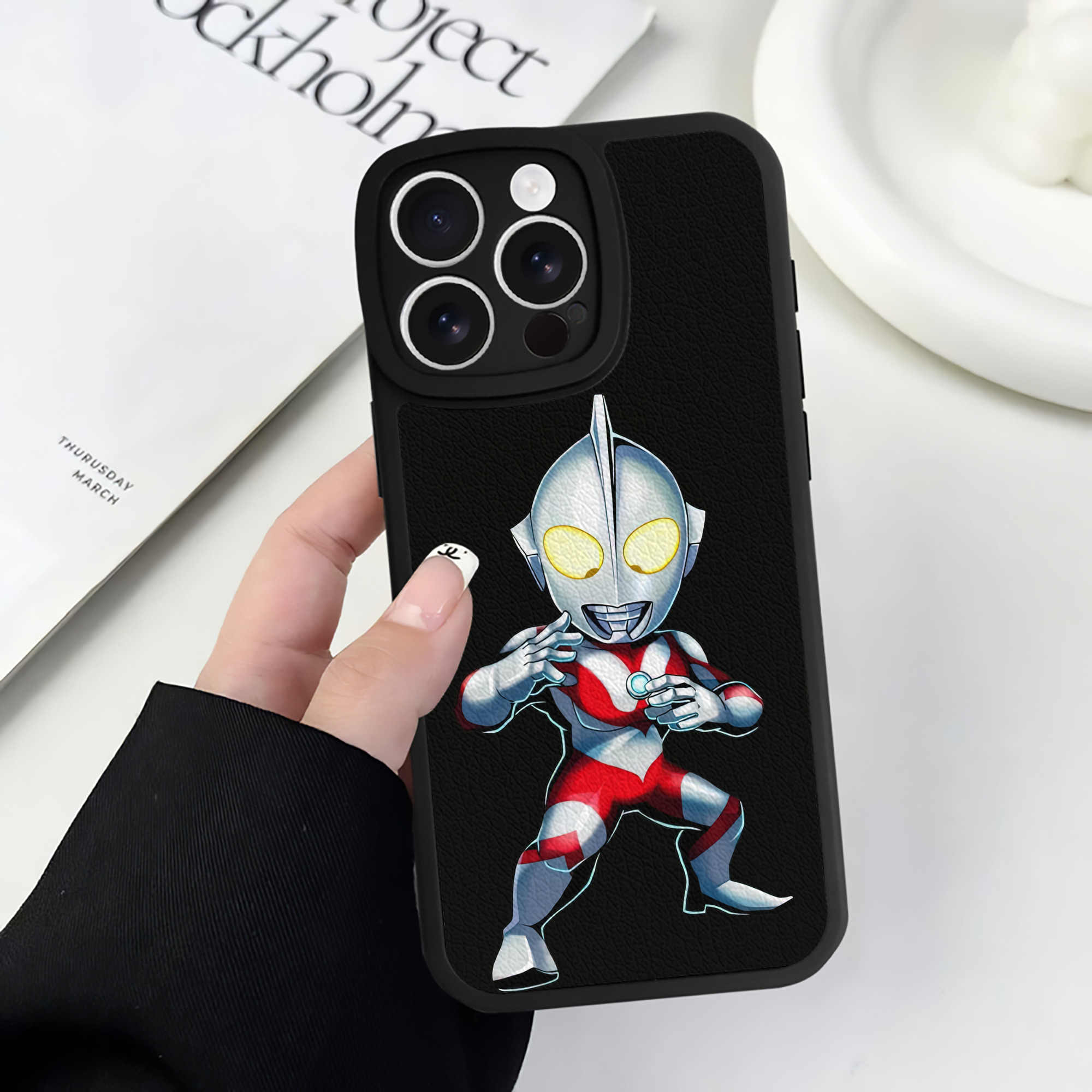 （画像用） ウルトラマン Ultraman 【iPhone 16シリーズ対応】シリコンスマホケース（レザー調） 材質：シリコン